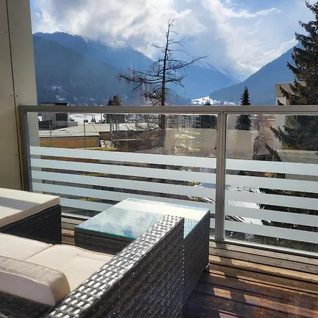 Parsenn Peaks Panorama Apartment *