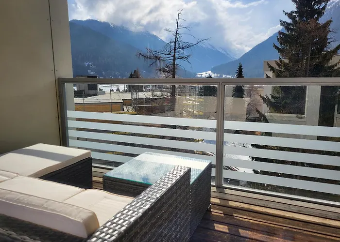 Parsenn Peaks Panorama Apartment *